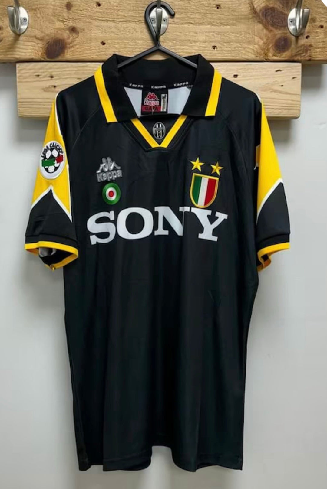 Juventus 1995/97 Third Shirt